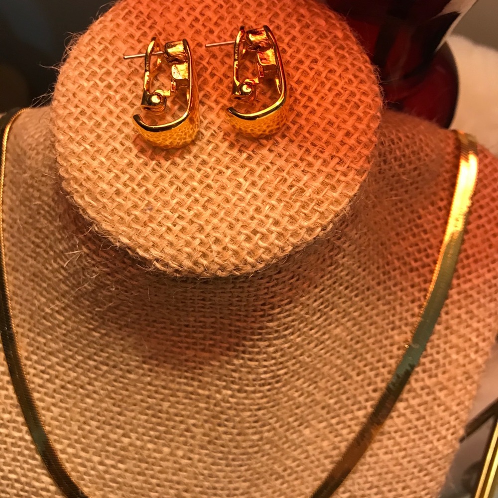 Jewelry - Picture 4 of 5